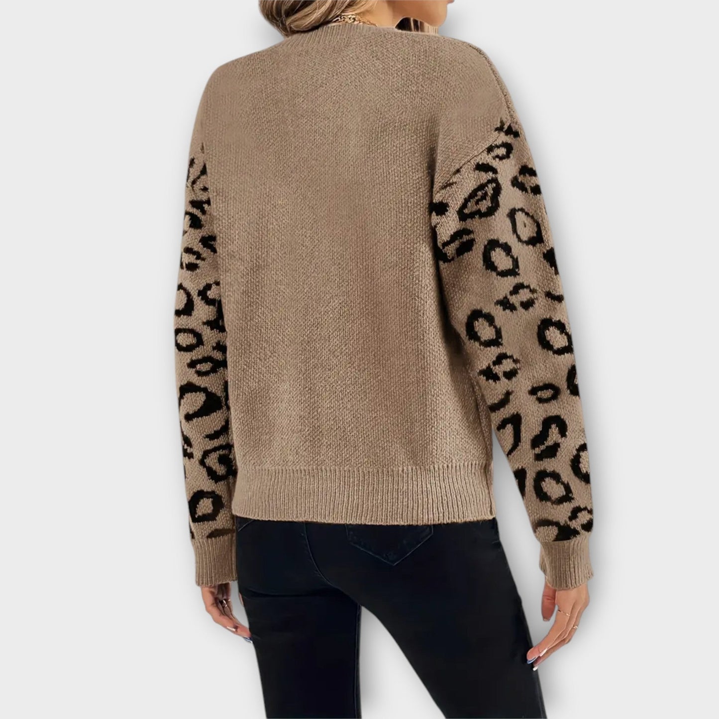 Sabrin - Casual sweater with leopard design