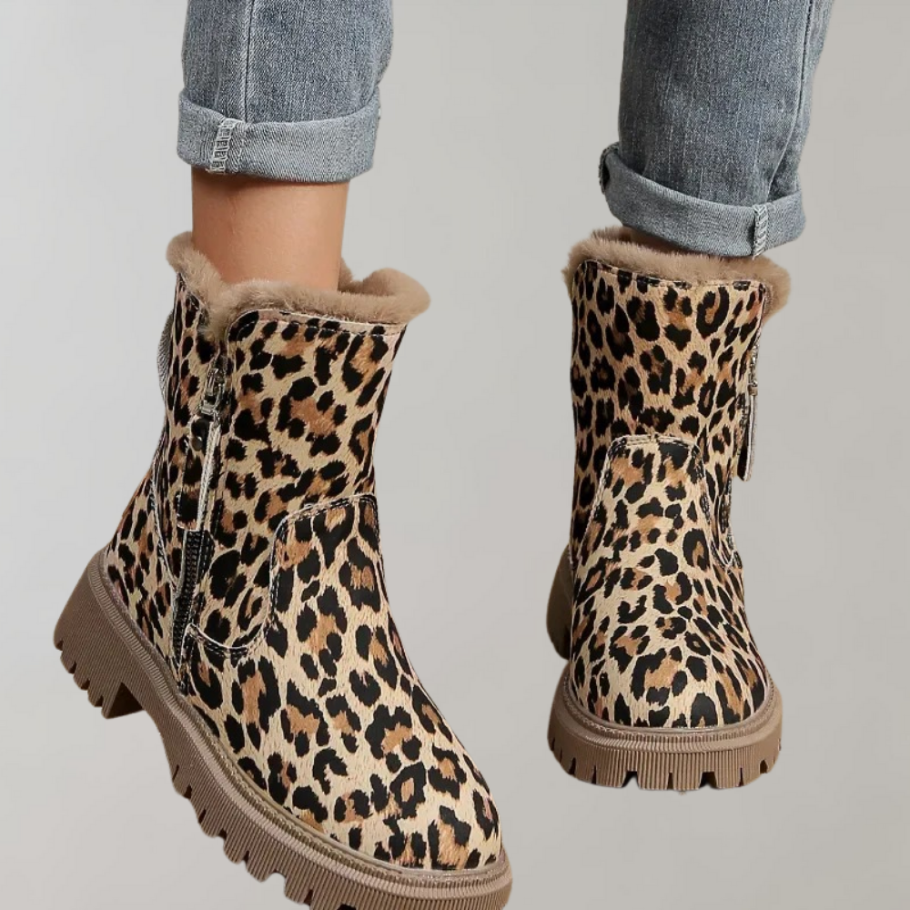 Kathy - Lined boots with leopard design